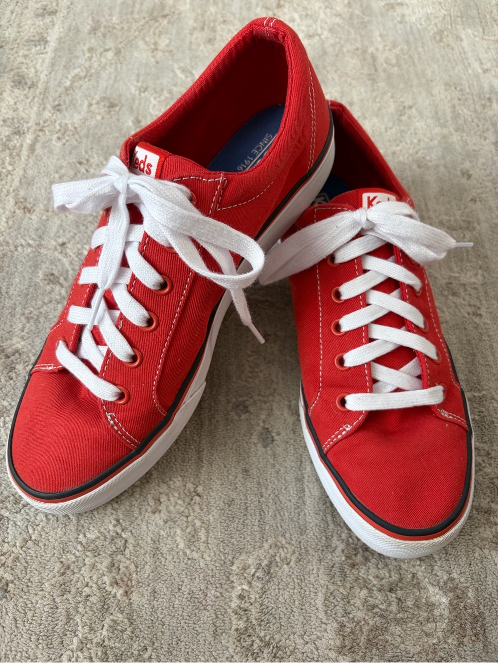 NWOB Keds Dream Foam Womens Sz 9.5 Red Canvas Lace Sneakers Casual Comfort Shoes
